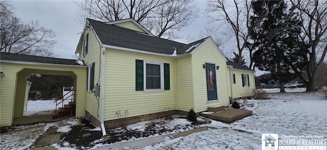 view of front of property with entry steps