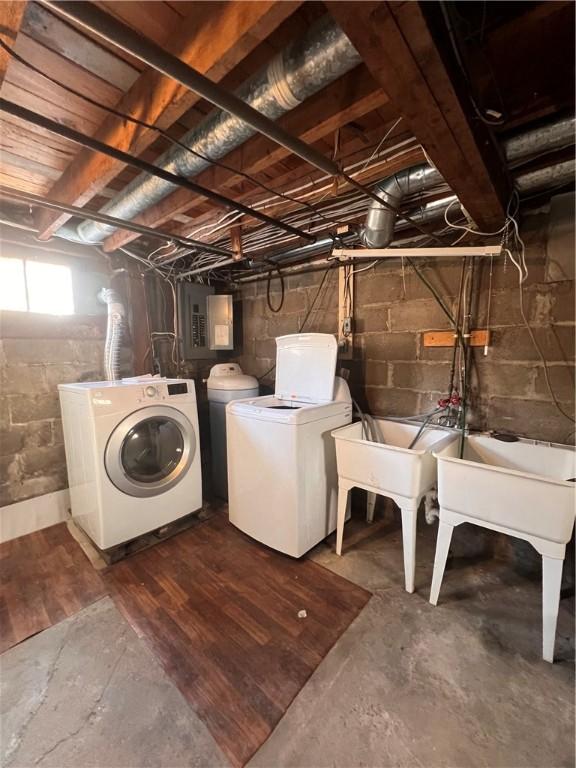 laundry area with laundry area and washing machine and dryer