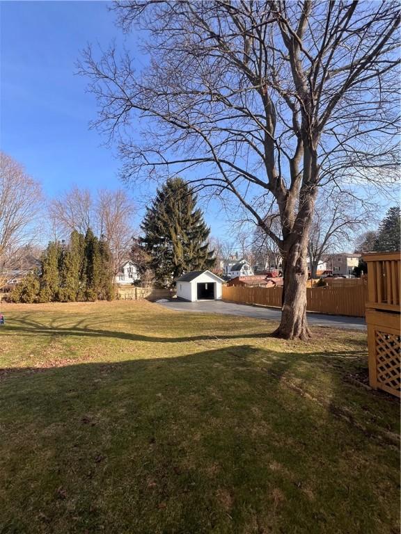 view of yard featuring an outbuilding and fence