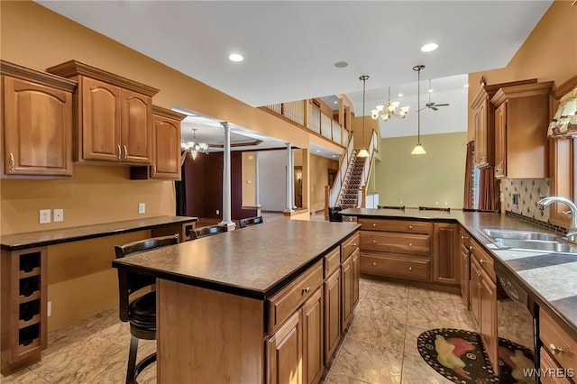 kitchen featuring a sink, dark countertops, marble finish floor, and a chandelier