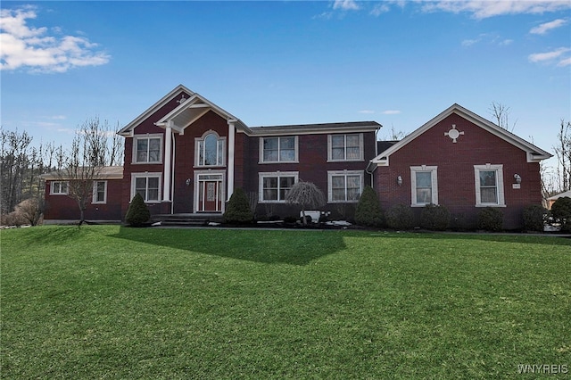 view of front facade featuring a front lawn