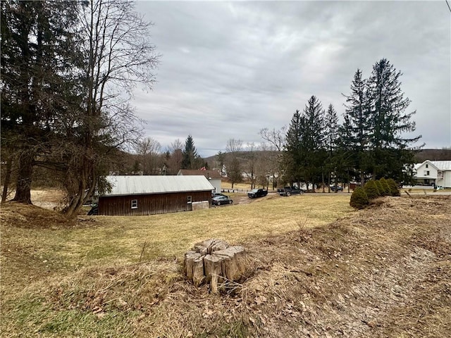 view of yard featuring an outbuilding and an outdoor structure