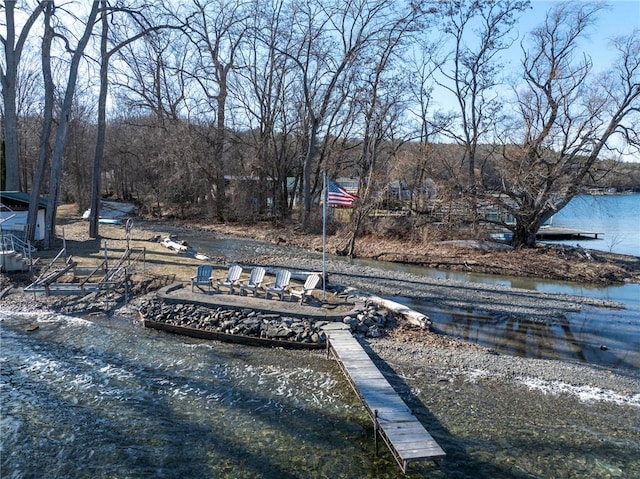 view of yard featuring a water view