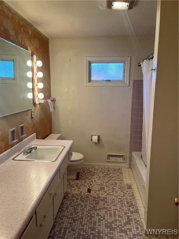 full bathroom with shower / tub combo with curtain, toilet, vanity, and visible vents