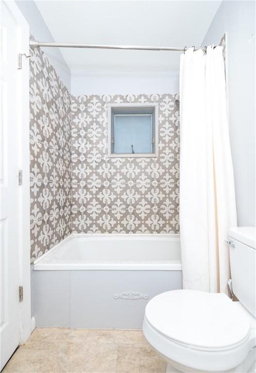 bathroom featuring toilet and shower / tub combo