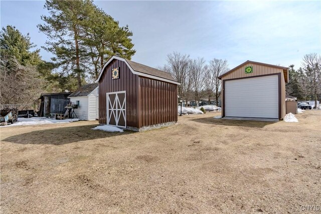 view of detached garage