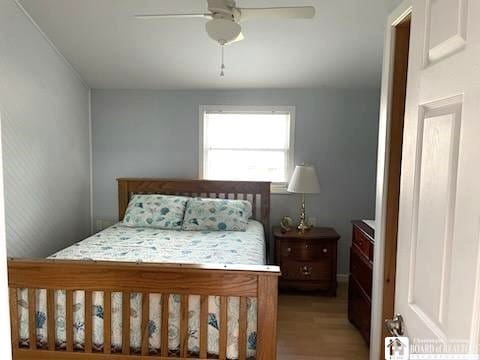 bedroom featuring light wood-style flooring and a ceiling fan