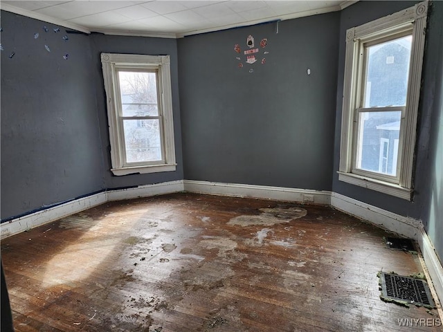 spare room featuring visible vents and baseboards