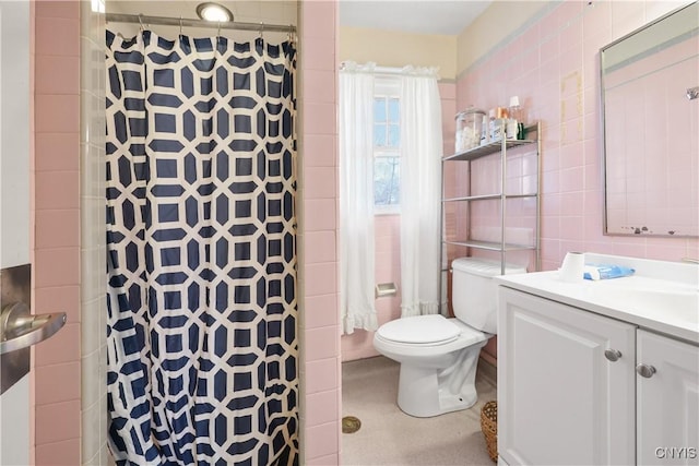 bathroom featuring a shower with curtain, tile walls, vanity, and toilet