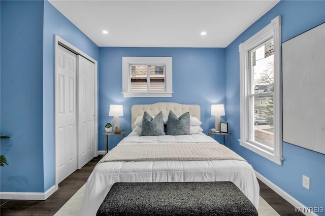 bedroom with a closet, recessed lighting, baseboards, and wood finished floors