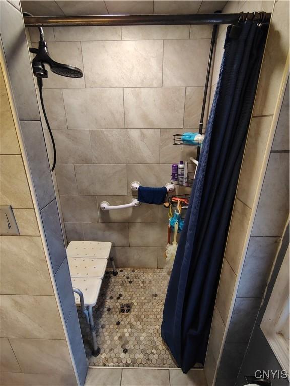 1644 Saint Agnes Ave, Utica, NY 13501 - bathroom featuring a tile shower