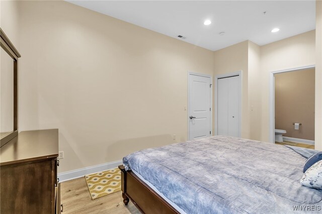 bedroom featuring visible vents, recessed lighting, baseboards, and light wood-style floors