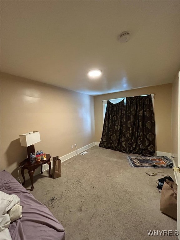 finished below grade area featuring visible vents and baseboards