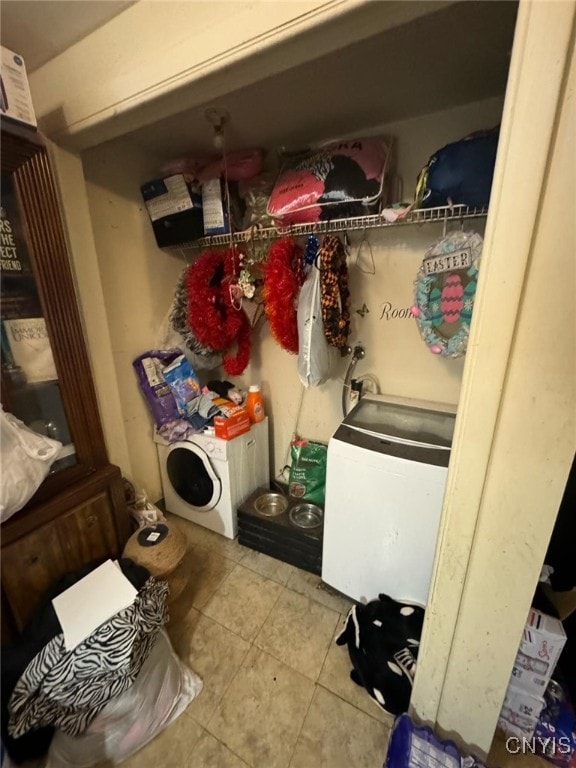 163 E 9th St, Oswego-City, NY 13126 - laundry area with washer / clothes dryer and tile patterned floors