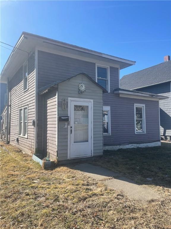 401 W 1st St, Elmira-City, NY 14901 - view of front facade featuring a front yard