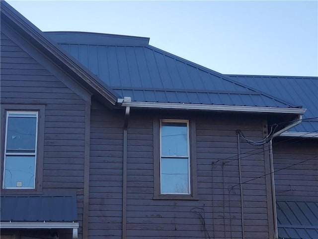 460 S Ave, Elmira-City, NY 14904 - view of side of home featuring metal roof