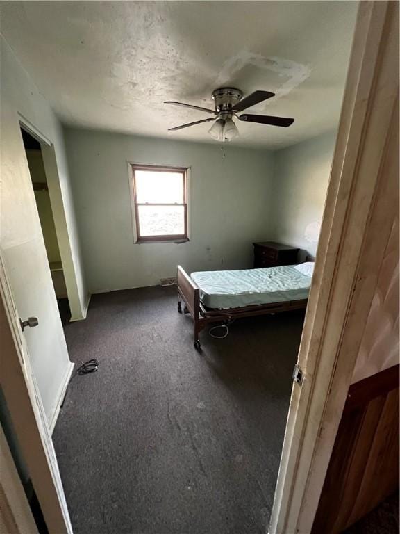 unfurnished bedroom with a ceiling fan