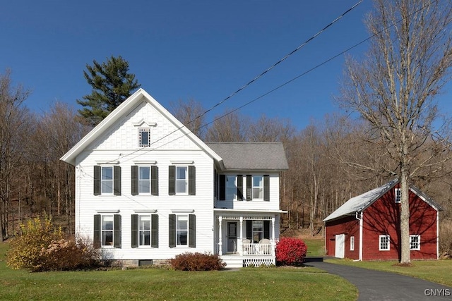 view of front of house featuring a porch and a front yard