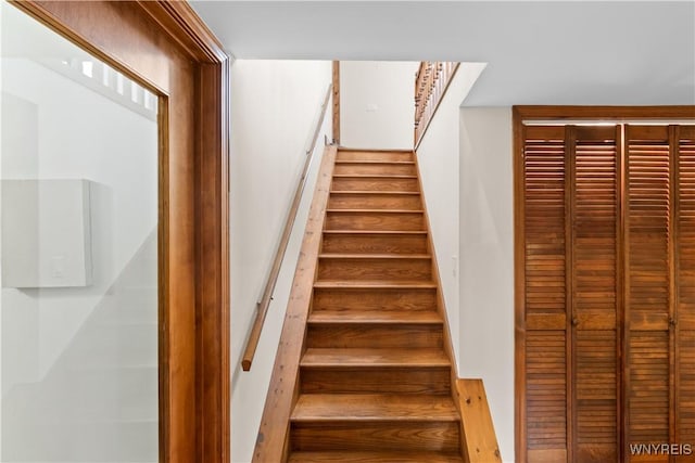 67 Nottingham Ter, Buffalo, NY 14216 - view of stairway