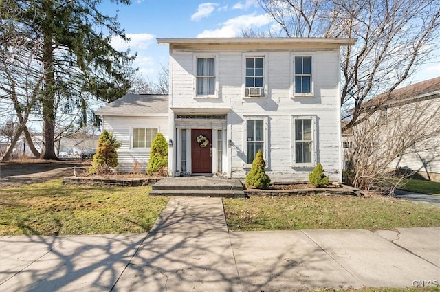 view of front facade featuring a front yard