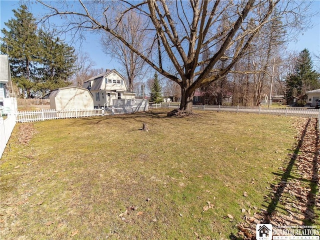 view of yard featuring a fenced backyard