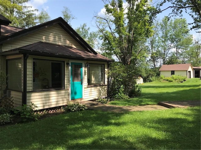 view of front of home with a front lawn and an outdoor structure