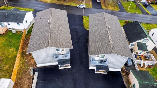 bird's eye view with a residential view