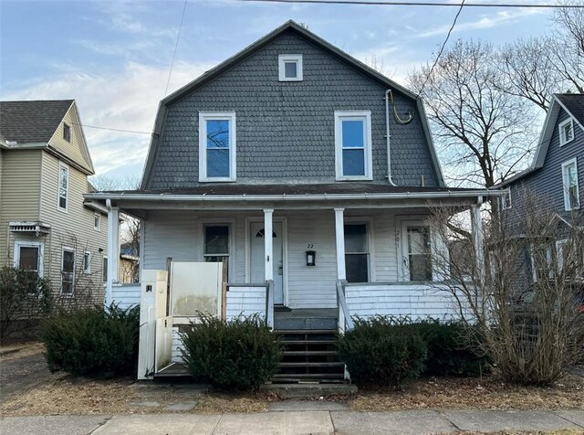 view of front of house with covered porch and a gambrel roof