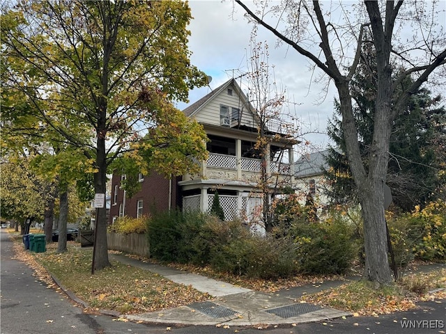 view of front of house with a balcony