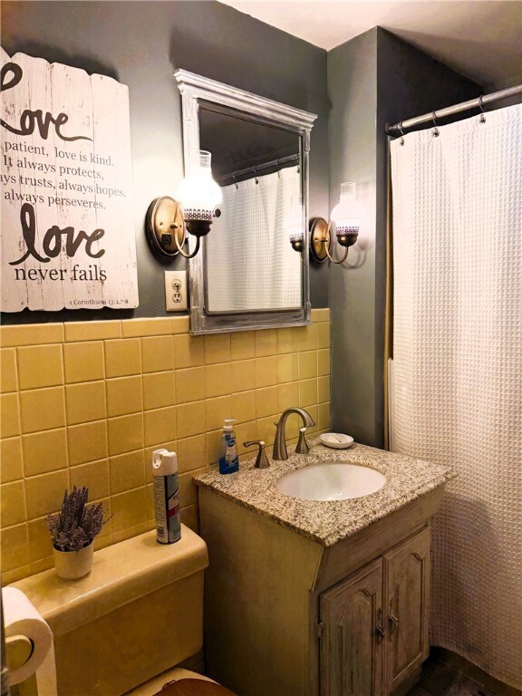 605 Watkins Rd, Horseheads, NY 14845 - full bath featuring a shower with curtain, vanity, and tile walls