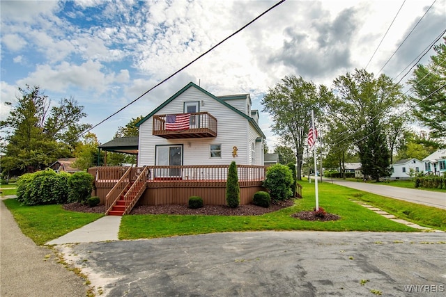 view of front of home featuring a front lawn and a balcony