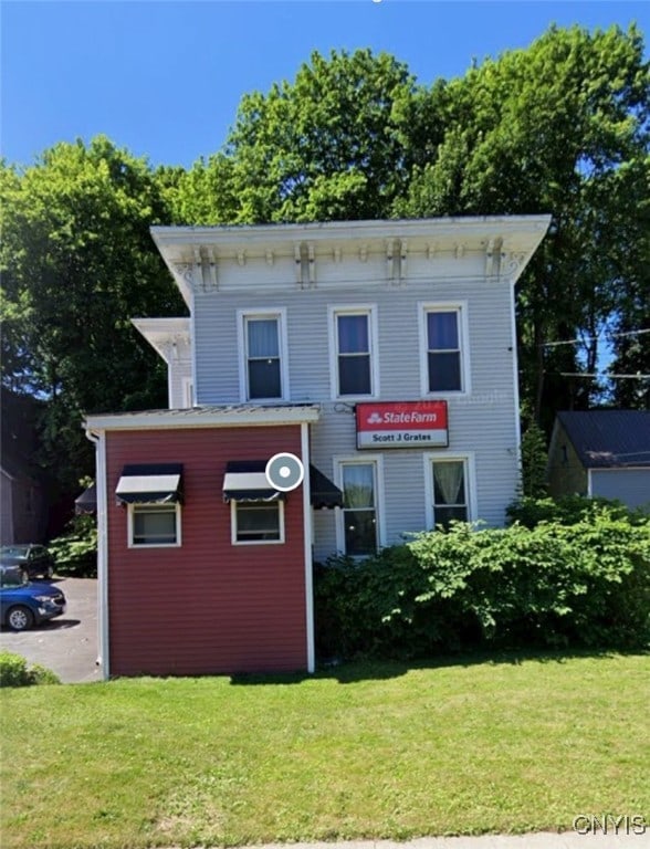 view of front of home with a front yard