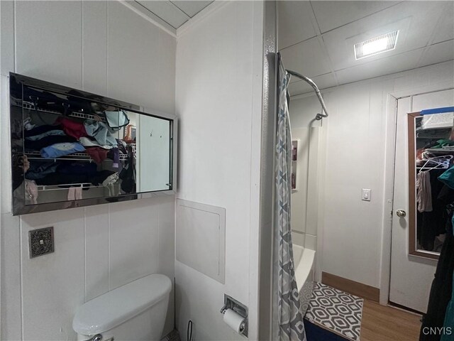 36 Lincoln Ave, Cortland, NY 13045 - bathroom with toilet, shower / tub combo with curtain, wood finished floors, visible vents, and a drop ceiling