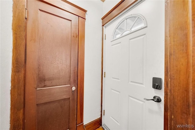 2486 Willow Ave, Niagara Falls, NY 14305 - view of entrance foyer