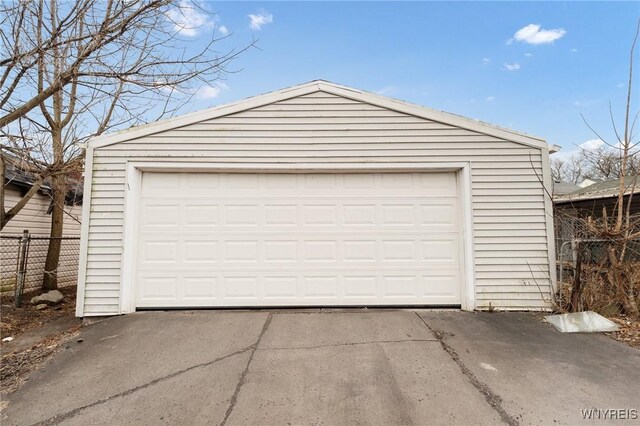 2486 Willow Ave, Niagara Falls, NY 14305 - detached garage with fence