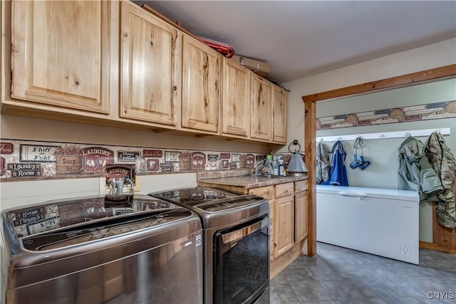 washroom featuring a sink and washer and dryer