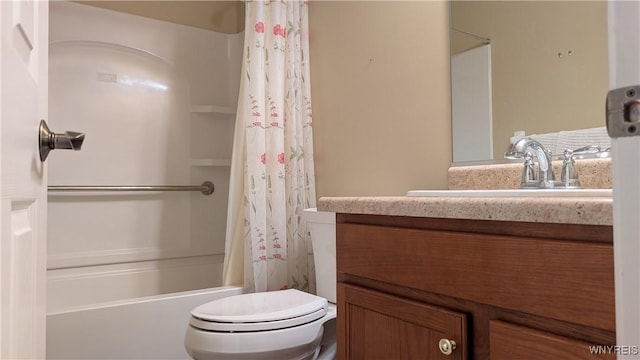 full bath featuring toilet, vanity, and shower / tub combo with curtain