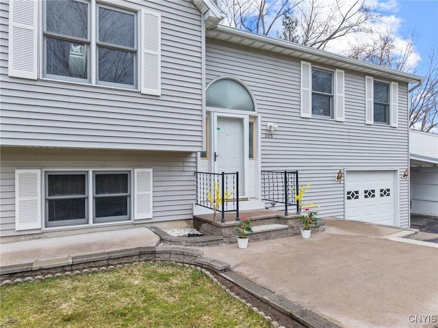 split foyer home with an attached garage