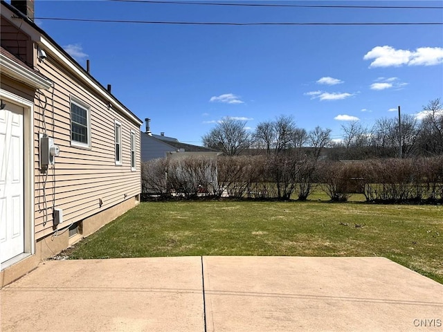 view of yard with a patio area