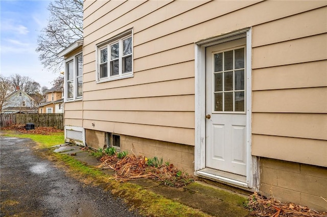 179 S W St, Geneva-City, NY 14456 - entrance to property with fence