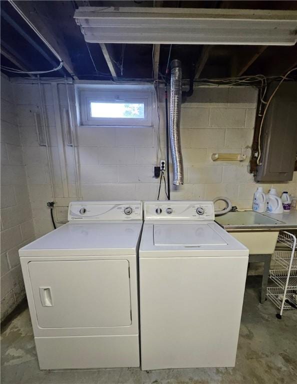 305 State St, Smethport-Borough, PA 16749 - laundry room with washer and clothes dryer and laundry area