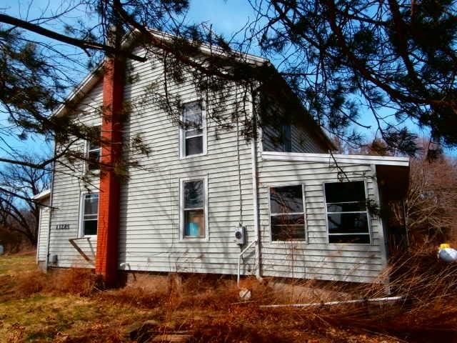 view of property exterior