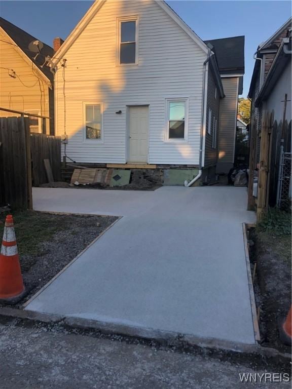 202 Thompson St, Buffalo, NY 14207 - back of house featuring fence