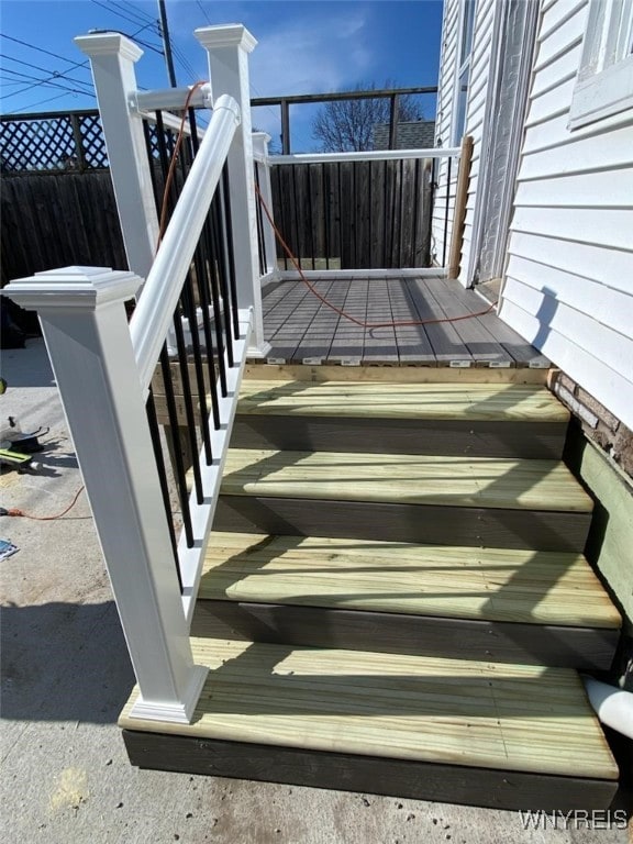 202 Thompson St, Buffalo, NY 14207 - view of wooden terrace