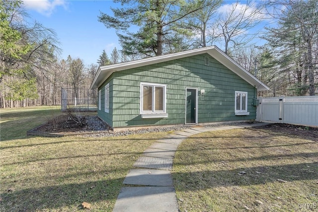 3158 W Lake Rd, Cazenovia, NY 13035 - view of front of home with a front lawn and fence