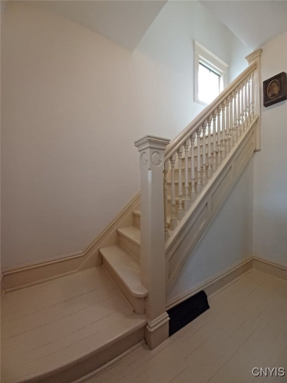 482 Roe Ave, Elmira-City, NY 14901 - view of stairway