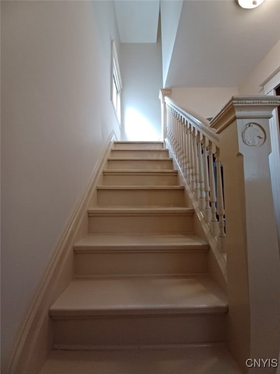 482 Roe Ave, Elmira-City, NY 14901 - view of stairway