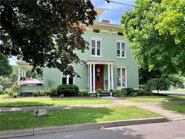 italianate home featuring a front yard