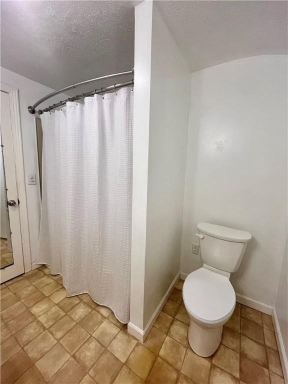 115 Forest Hills Dr, Elmira, NY 14905 - full bathroom with baseboards, toilet, a textured ceiling, and curtained shower