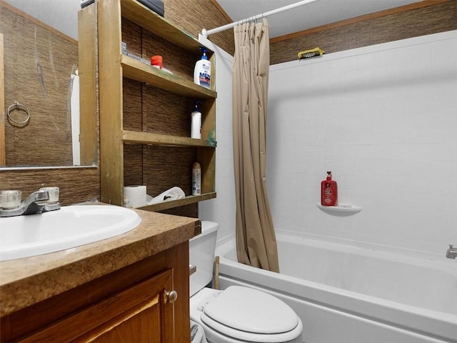 full bath with shower / tub combo, toilet, and vanity